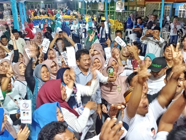 Bagai Air Bah, Emak-emak Sambut "Sang Gubernur Perubahan" di Tanjungsengkuang