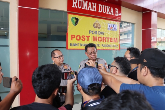 10 Jenazah Korban Kecelakaan Kereta Bekasi Dibawa ke RS Bhayangkara, Proses Identifikasi Berjalan
