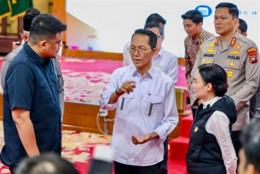 Batam Salurkan Bantuan Rp4,7 Miliar untuk Korban Bencana di Sumut, Diterima Langsung Gubernur Bobby