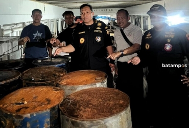 2,6 Ton Sabu Cair dan 1,57 Juta Batang Rokok Ilegal Disita dari Kapal Asing