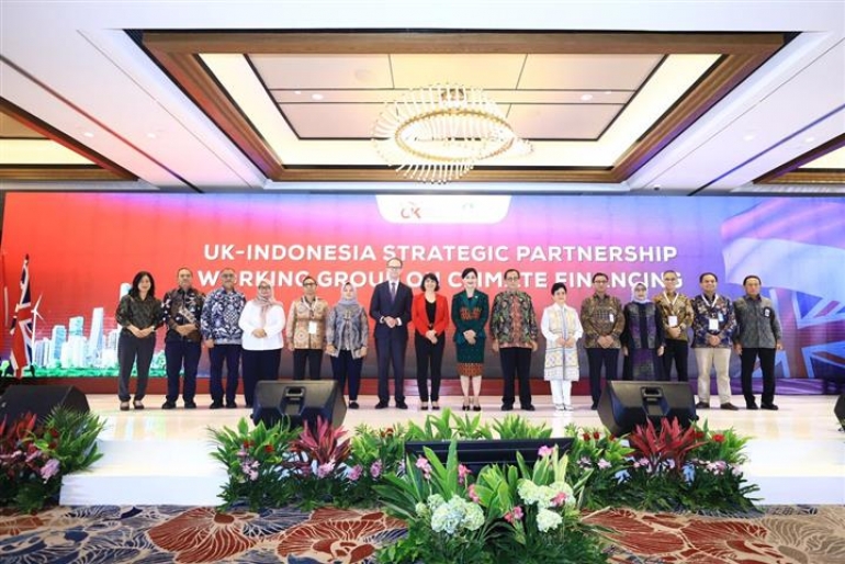 OJK DAN PERBANKAN PERKUAT KETAHANAN RISIKO IKLIM, LUNCURKAN INDONESIA–UK WORKING GROUP ON CLIMATE FINANCING