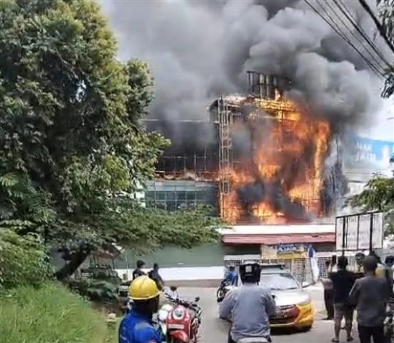 Breaking News, Si Jago Merah Lahap Ruko di Kawasan HBC Sekupang