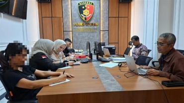 OJK BERSAMA BARESKRIM AMANKAN TERSANGKA KASUS DUGAAN TINDAK PIDANA PERBANKAN