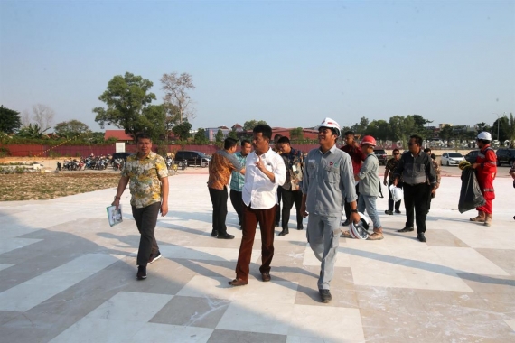 Rudi Kerja Terus, Politik Sambil Jalan