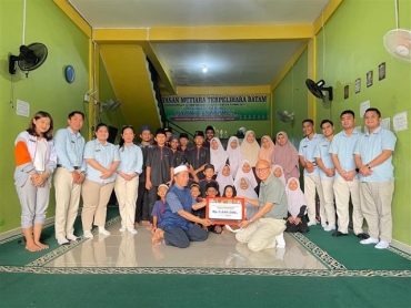HARRIS Hotel Batam Center dan HARRIS Resort Waterfront Batam Salurkan Infaq dari Paket Buka Puasa ke Panti Asuhan