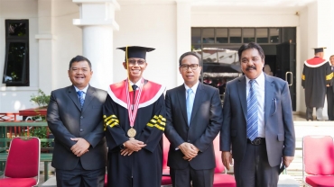 Amsakar Achmad Raih Gelar Doktor Ilmu Pemerintahan di IPDN : Berikan Kontribusi Terbaik Bagi Batam