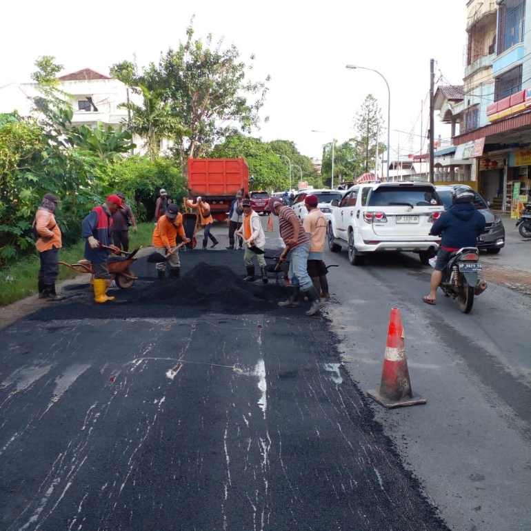 Gerak Cepat Pemko Batam, Perbaiki Sejumlah Titik Jalan Berlubang
