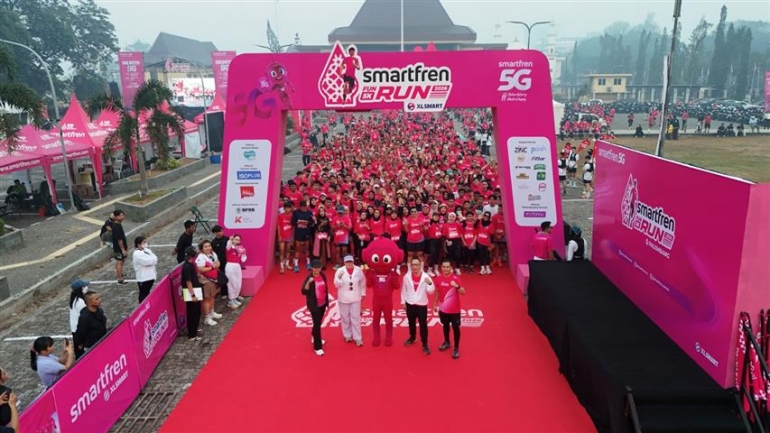 FUN RUN SMARTFREN 5G Palembang Hadirkan Semangat Lari Bersama Ribuan Peserta