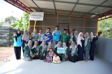 PLN Batam Peduli Lingkungan, Serahkan Dukungan untuk Unit Bank Sampah (UBS) Sukadamai