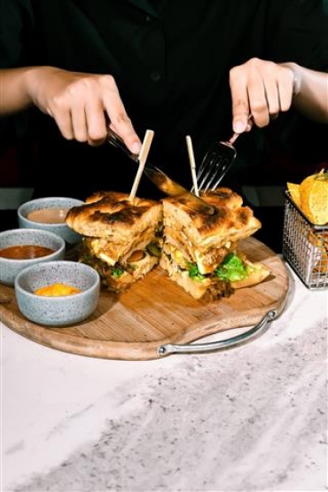 Nikmati Sensasi Kuliner Homemade Premium dan Hangout Elegan di Grand Mercure Batam Centre
