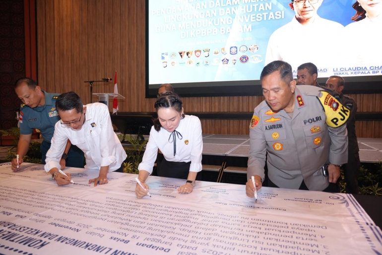 KAPOLDA KEPRI HADIRI RAPAT KOORDINASI SINERGISITAS UNSUR PENGAMANAN UNTUK PENJAGAAN LINGKUNGAN DAN HUTAN GUNA MENDUKUNG INVESTASI DI KPBPB BATAM