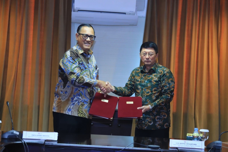 PERALIHAN PENGATURAN DAN PENGAWASAN DERIVATIF KEUANGAN DENGAN ASET YANG MENDASARI BERUPA EFEK DARI BAPPEBTI KE OJK