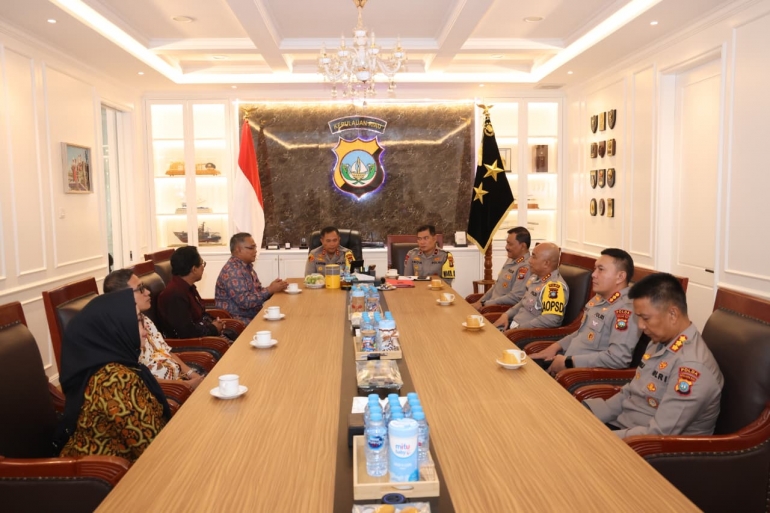 KAPOLDA KEPRI TERIMA VISITASI MONEV KIP 2025: TEGASKAN KOMITMEN TRANSPARANSI