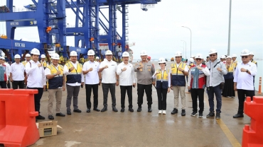 Wakil Kepala BP Batam Tinjau Persiapan Pengoperasian 4 STS Crane dari China