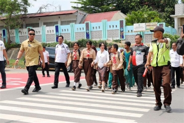 Aksi Li Claudia Dampingi Siswa Menyeberang, ZoSS SDN 001 Batam Kota Dimanfaatkan