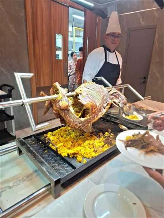 Hotel Santika Batam Meluncurkan “Jelajah Ramadan Iftar Buffet”, Dengan Menu Unggulan Kambing Guling.