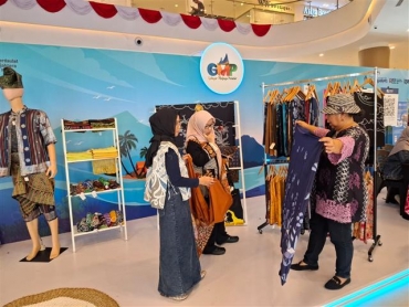 Hobby Bu Ati Dan Rumah Tenun Arios