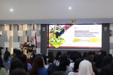 PERAN PENTING LEMBAGA PEMBIAYAAN DALAM PERTUMBUHAN EKONOMI: “OJK Mengajar” di Universitas Sam Ratulangi Manado.