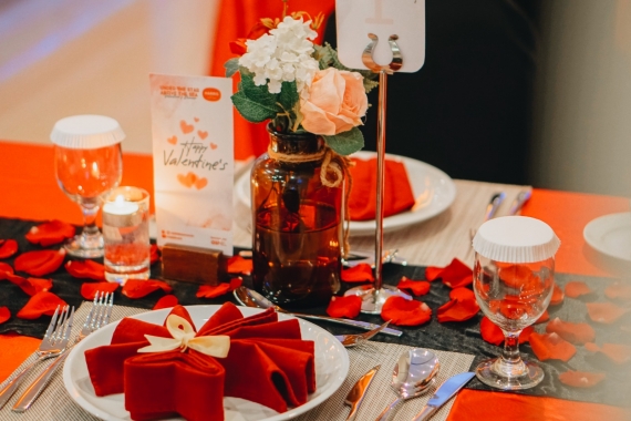 HARRIS HOTEL BATAM CENTER MENYAMBUT BULAN FEBRUARI 2024 DENGAN PROMOSI MAKAN MALAM TAHUN BARU IMLEK DAN PERAYAAN KASIH SAYANG DI HARI VALENTINE