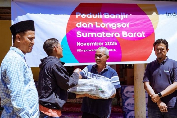 Indosat Ooredoo Hutchison Salurkan Bantuan Untuk Warga Korban Banjir dan Longsor di Padang Pariaman